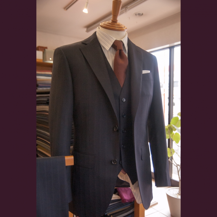 Single Breasted 3-Piece Suit | 紳士のためのスーツ | 紳士のために | オーダースーツ専門店 テーラーサクライ